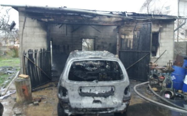 В Барановичах в гараже сгорел автомобиль В Барановичах в гараже сгорел автомобиль