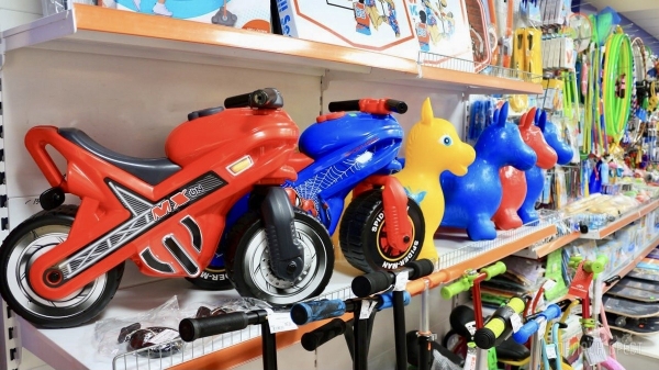 ТРИ ЭТАЖА ТОВАРОВ ДЛЯ ВСЕЙ СЕМЬИ! Детские игрушки и развлечения, канцтовары, женская, мужская, детская одежда и обувь в «Детском мире» на Советской ТРИ ЭТАЖА ТОВАРОВ ДЛЯ ВСЕЙ СЕМЬИ! Детские игрушки и развлечения, канцтовары, женская, мужская, детская одежда и обувь в «Детском мире» на Советской