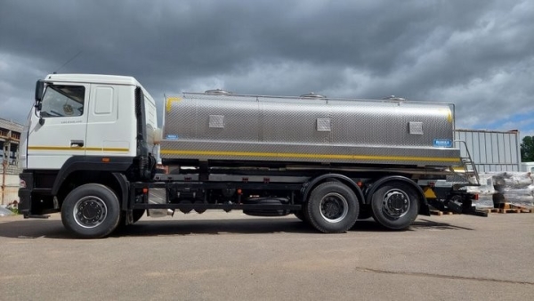 Белорусские конструкторы разработали машину для перевозки молока и показали новинку