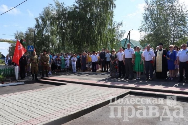 Брестская область. В Лопатино открыли памятник герою-освободителю Дмитрию Тремасову Брестская область. В Лопатино открыли памятник герою-освободителю Дмитрию Тремасову