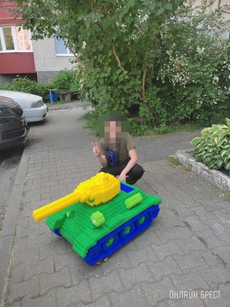 Читательница: Посмотрите, какой большой танк собрал мальчик из Бреста
Читательница: Посмотрите, какой большой танк собрал мальчик из Бреста