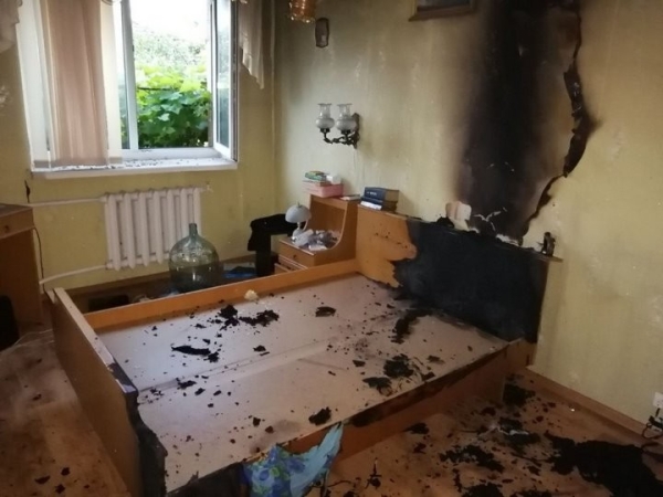 На пожаре в Пинске работники МЧС спасли мужчину-инвалида На пожаре в Пинске работники МЧС спасли мужчину-инвалида