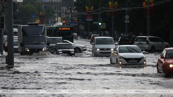 На Могилев сегодня обрушился ливень. Фотофакт