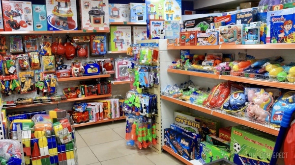 ТРИ ЭТАЖА ТОВАРОВ ДЛЯ ВСЕЙ СЕМЬИ! Детские игрушки и развлечения, канцтовары, женская, мужская, детская одежда и обувь в «Детском мире» на Советской ТРИ ЭТАЖА ТОВАРОВ ДЛЯ ВСЕЙ СЕМЬИ! Детские игрушки и развлечения, канцтовары, женская, мужская, детская одежда и обувь в «Детском мире» на Советской