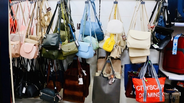 ТРИ ЭТАЖА ТОВАРОВ ДЛЯ ВСЕЙ СЕМЬИ! Детские игрушки и развлечения, канцтовары, женская, мужская, детская одежда и обувь в «Детском мире» на Советской ТРИ ЭТАЖА ТОВАРОВ ДЛЯ ВСЕЙ СЕМЬИ! Детские игрушки и развлечения, канцтовары, женская, мужская, детская одежда и обувь в «Детском мире» на Советской