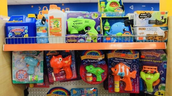 ТРИ ЭТАЖА ТОВАРОВ ДЛЯ ВСЕЙ СЕМЬИ! Детские игрушки и развлечения, канцтовары, женская, мужская, детская одежда и обувь в «Детском мире» на Советской ТРИ ЭТАЖА ТОВАРОВ ДЛЯ ВСЕЙ СЕМЬИ! Детские игрушки и развлечения, канцтовары, женская, мужская, детская одежда и обувь в «Детском мире» на Советской