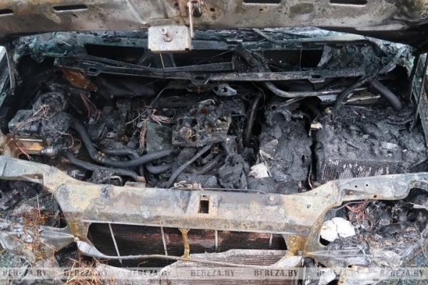 В Березе горели гараж и автомобиль