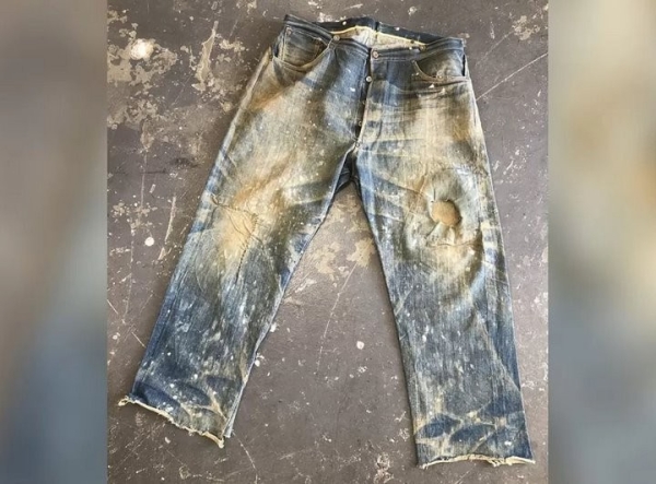 Сколько могут стоить старые изношенные джинсы?