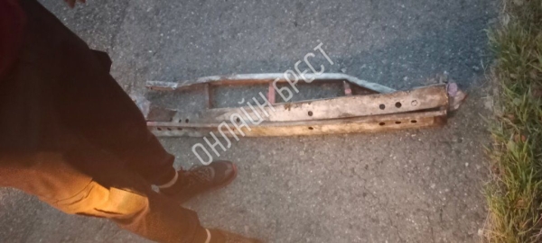 
                Читатель: Вот такая штука железная лежала на дороге
            