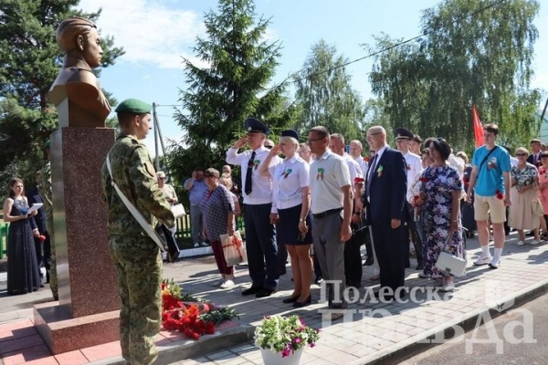Брестская область. В Лопатино открыли памятник герою-освободителю Дмитрию Тремасову Брестская область. В Лопатино открыли памятник герою-освободителю Дмитрию Тремасову