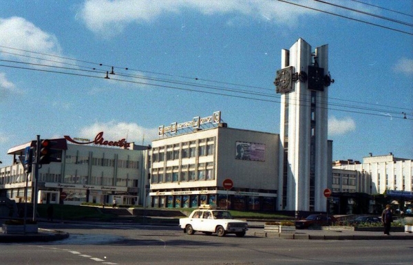 Посмотрите на старые фотографии ЦУМа в Бресте. На одной из фотографий можно увидеть, как он строился
Посмотрите на старые фотографии ЦУМа в Бресте. На одной из фотографий можно увидеть, как он строился
