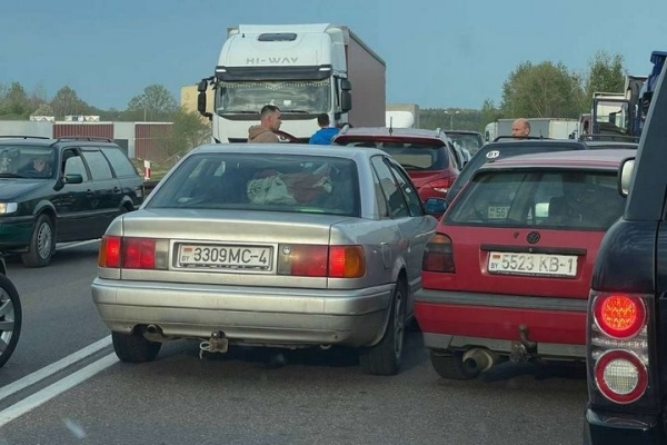 Водители устроили драку на польско-белорусской границе Водители устроили драку на польско-белорусской границе