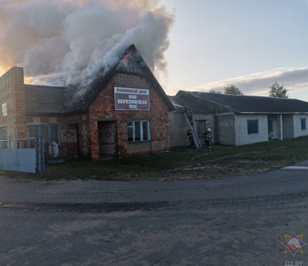 Пожар на территории мехдвора в Березовском районе Пожар на территории мехдвора в Березовском районе