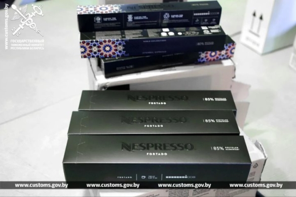 Таможня остановила микроавтобус на трассе – у водителя не оказалось документов на груз