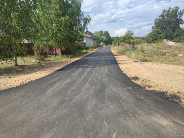 Прибужье приводит в порядок дороги. В деревне Гули укладывают асфальтное покрытие. Часть работ уже выполнена
Прибужье приводит в порядок дороги. В деревне Гули укладывают асфальтное покрытие. Часть работ уже выполнена