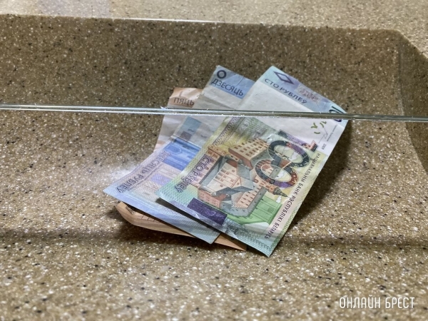 «Комиссия размером с чью-то месячную зарплату!» Почему некоторые банки повысили комиссии до 20%?