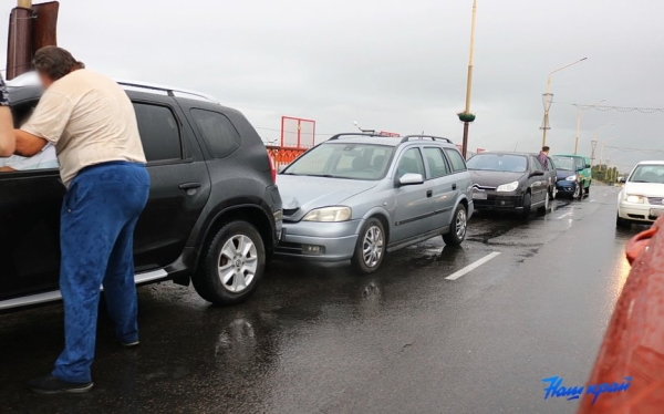 Восемь автомобилей столкнулись в Барановичах на путепроводе