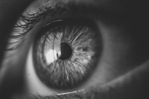 Исследование: люди с каким цветом глаз больше склонны к алкоголизму