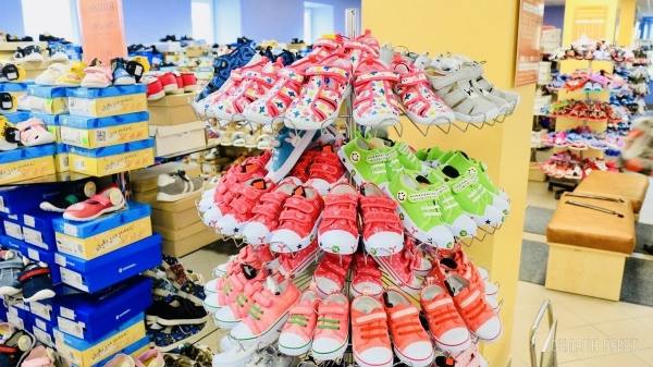 ТРИ ЭТАЖА ТОВАРОВ ДЛЯ ВСЕЙ СЕМЬИ! Детские игрушки и развлечения, канцтовары, женская, мужская, детская одежда и обувь в «Детском мире» на Советской ТРИ ЭТАЖА ТОВАРОВ ДЛЯ ВСЕЙ СЕМЬИ! Детские игрушки и развлечения, канцтовары, женская, мужская, детская одежда и обувь в «Детском мире» на Советской