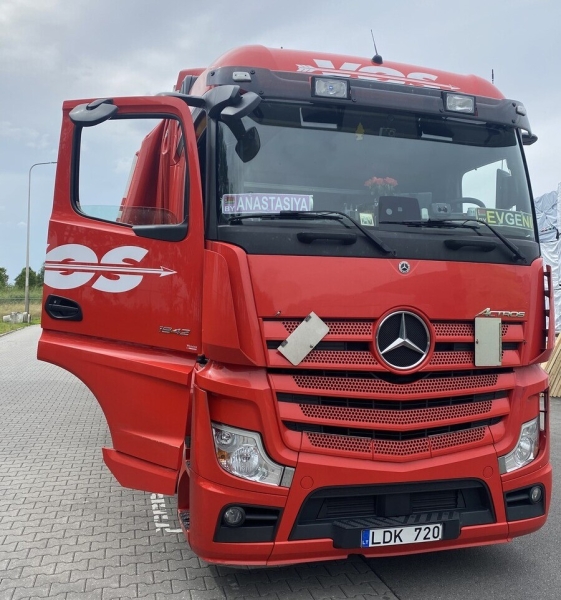 «После такой работы многие разводятся». Белоруска ушла в дальнобой вслед за мужем