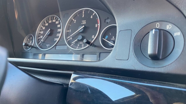 «Езжу по городу, как старый дед».  Белорус о своей немолодой, но очень любимой BMW E39