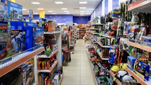 ТРИ ЭТАЖА ТОВАРОВ ДЛЯ ВСЕЙ СЕМЬИ! Детские игрушки и развлечения, канцтовары, женская, мужская, детская одежда и обувь в «Детском мире» на Советской ТРИ ЭТАЖА ТОВАРОВ ДЛЯ ВСЕЙ СЕМЬИ! Детские игрушки и развлечения, канцтовары, женская, мужская, детская одежда и обувь в «Детском мире» на Советской