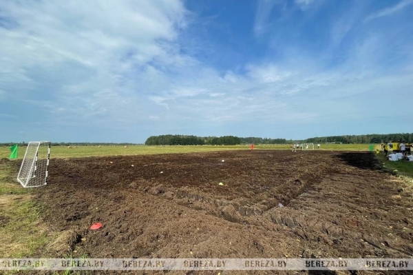 Футбол на болоте в Брестской области. Фоторепортаж Футбол на болоте в Брестской области. Фоторепортаж