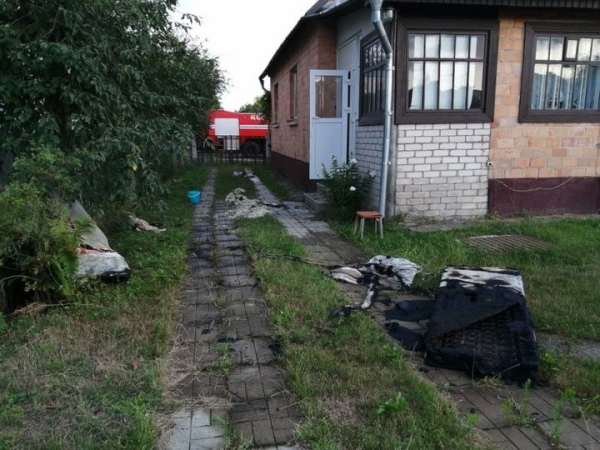 На пожаре в Пинске работники МЧС спасли мужчину-инвалида На пожаре в Пинске работники МЧС спасли мужчину-инвалида