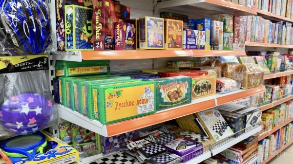 ТРИ ЭТАЖА ТОВАРОВ ДЛЯ ВСЕЙ СЕМЬИ! Детские игрушки и развлечения, канцтовары, женская, мужская, детская одежда и обувь в «Детском мире» на Советской ТРИ ЭТАЖА ТОВАРОВ ДЛЯ ВСЕЙ СЕМЬИ! Детские игрушки и развлечения, канцтовары, женская, мужская, детская одежда и обувь в «Детском мире» на Советской