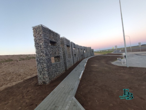 Зубр на закате. Обновленный въездной знак в Первый регион Зубр на закате. Обновленный въездной знак в Первый регион